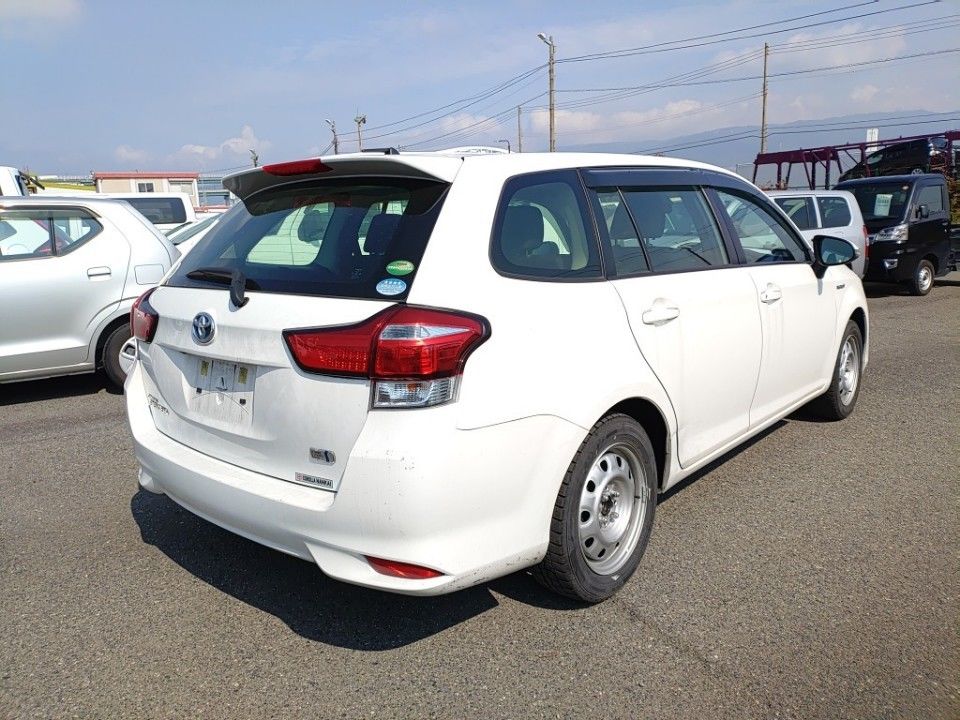2019 Toyota Corolla Fielder auction photo 2