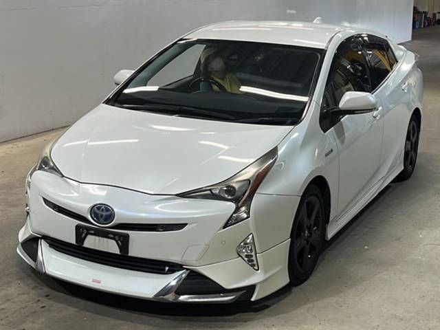 2016 Toyota Prius Aツーリングセレクション Japan auction vehicle