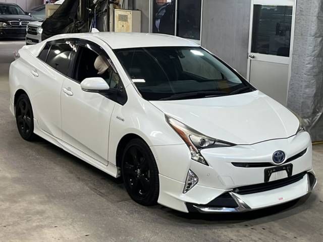 2016 Toyota Prius Aツーリングセレクション auction photo 4