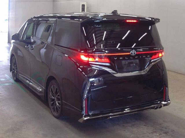 2023 Toyota Vellfire Z Premier auction photo 2