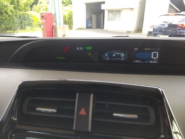 2020 Toyota Prius PHEV S Safety Package auction photo 6