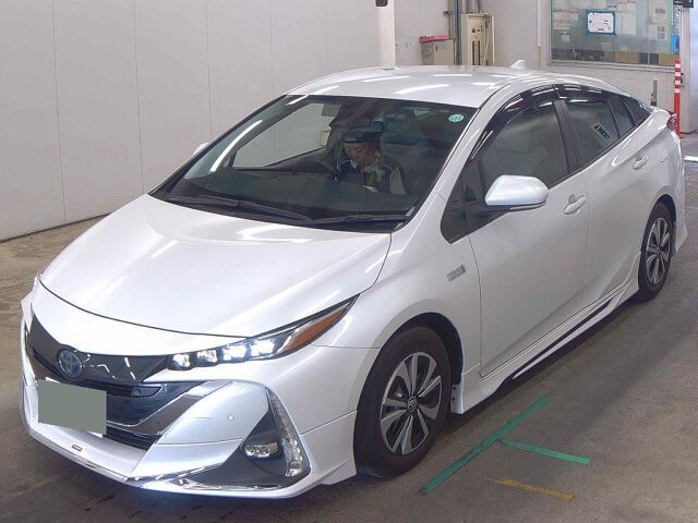 2020 Toyota Prius PHEV S Safety Package auction photo 4
