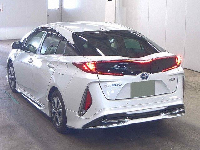 2020 Toyota Prius PHEV S Safety Package auction photo 2