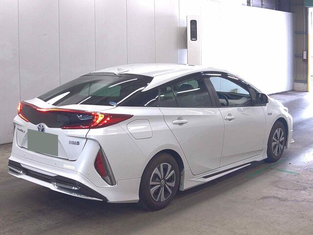 2020 Toyota Prius PHEV S Safety Package auction photo 5
