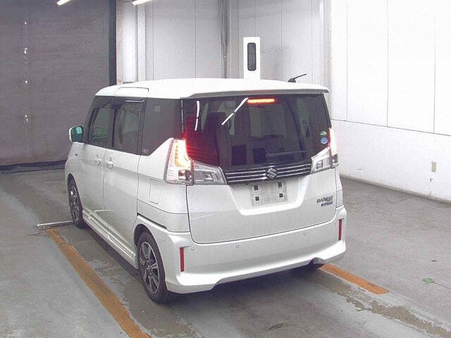2019 Suzuki ソリオバンディット Hybrid MV 4WD auction photo 2