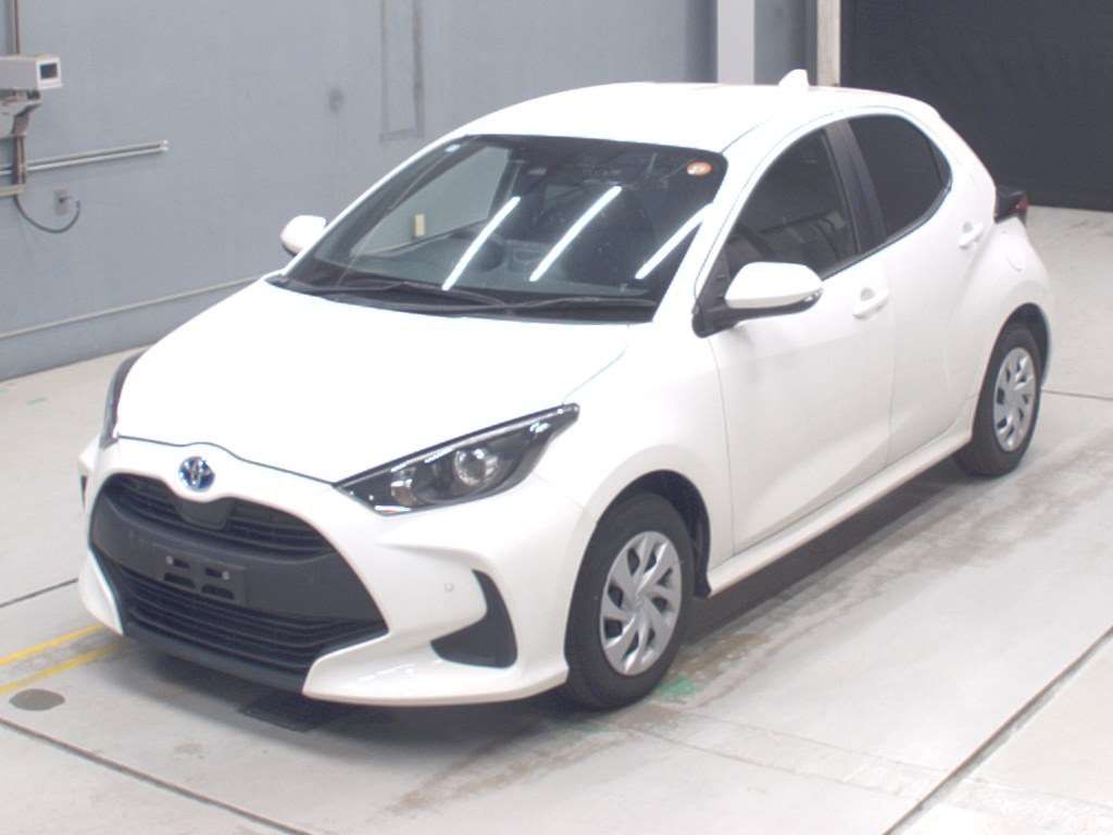 Japan Auction Vehicles 15 2021 Toyota Yaris ハイブリッドX auction photo