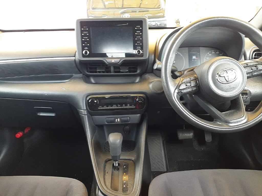 2021 Toyota Yaris ハイブリッドX auction photo 9