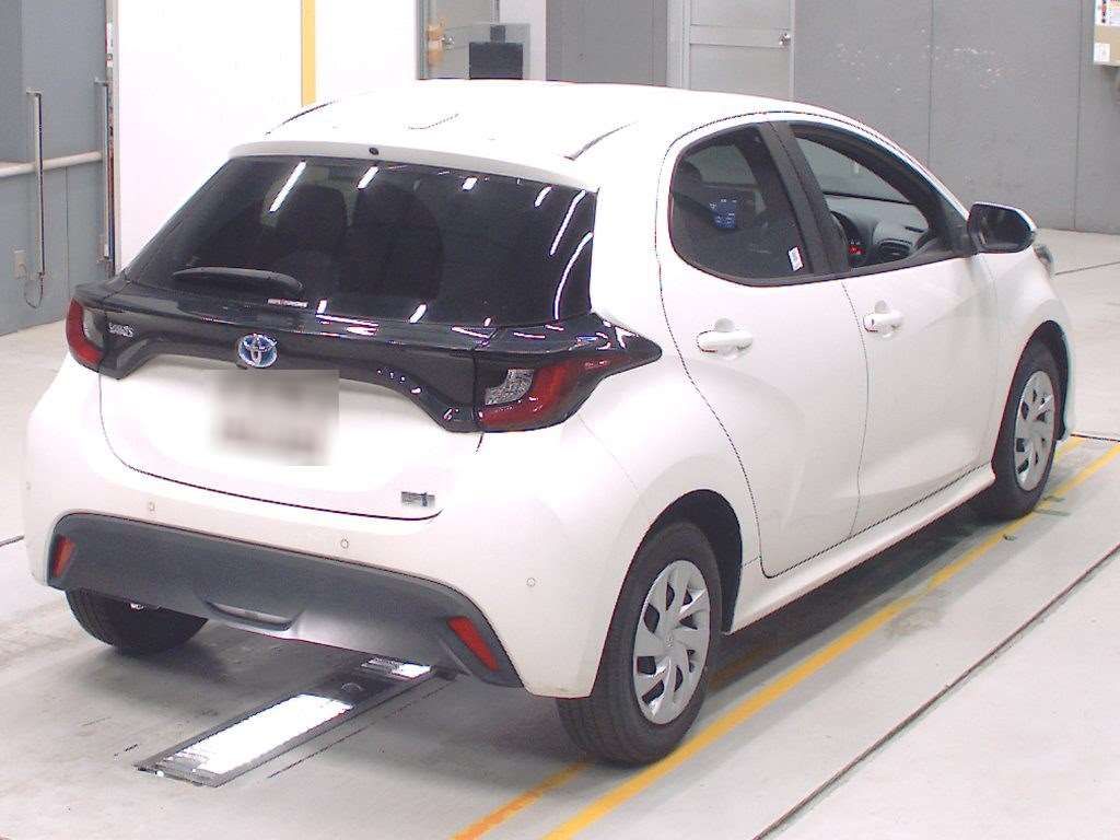 2021 Toyota Yaris ハイブリッドX auction photo 2