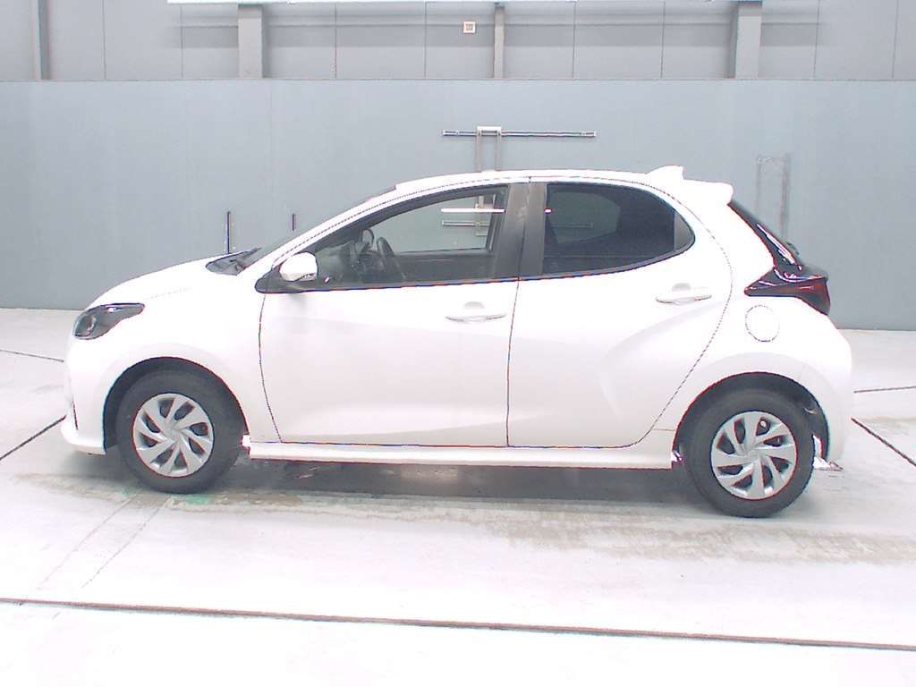 2021 Toyota Yaris ハイブリッドX auction photo 4