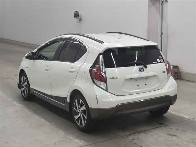 2015 Toyota Aqua Xアーバン auction photo 2