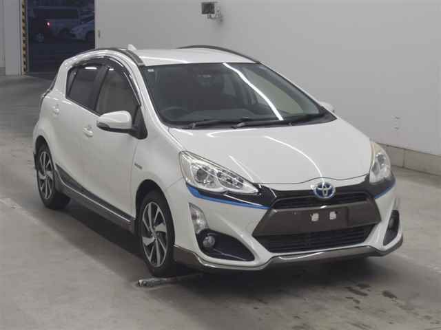 2015 Toyota Aqua Xアーバン Japan auction vehicle