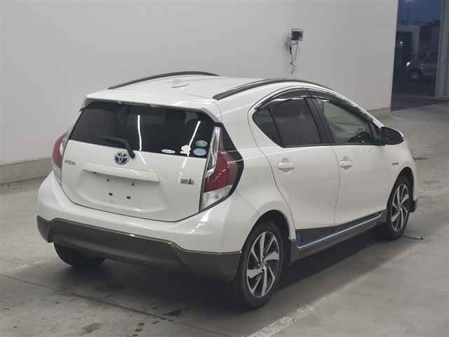 2015 Toyota Aqua Xアーバン auction photo 5