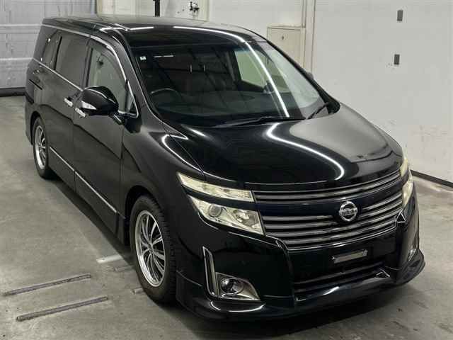 2012 Nissan Elgrand Highway Star Urban Chrome Japan auction vehicle