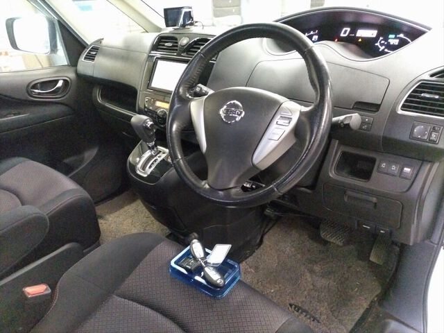 2012 Nissan Serena ハイウェイスターVセレク 4WD auction photo 3