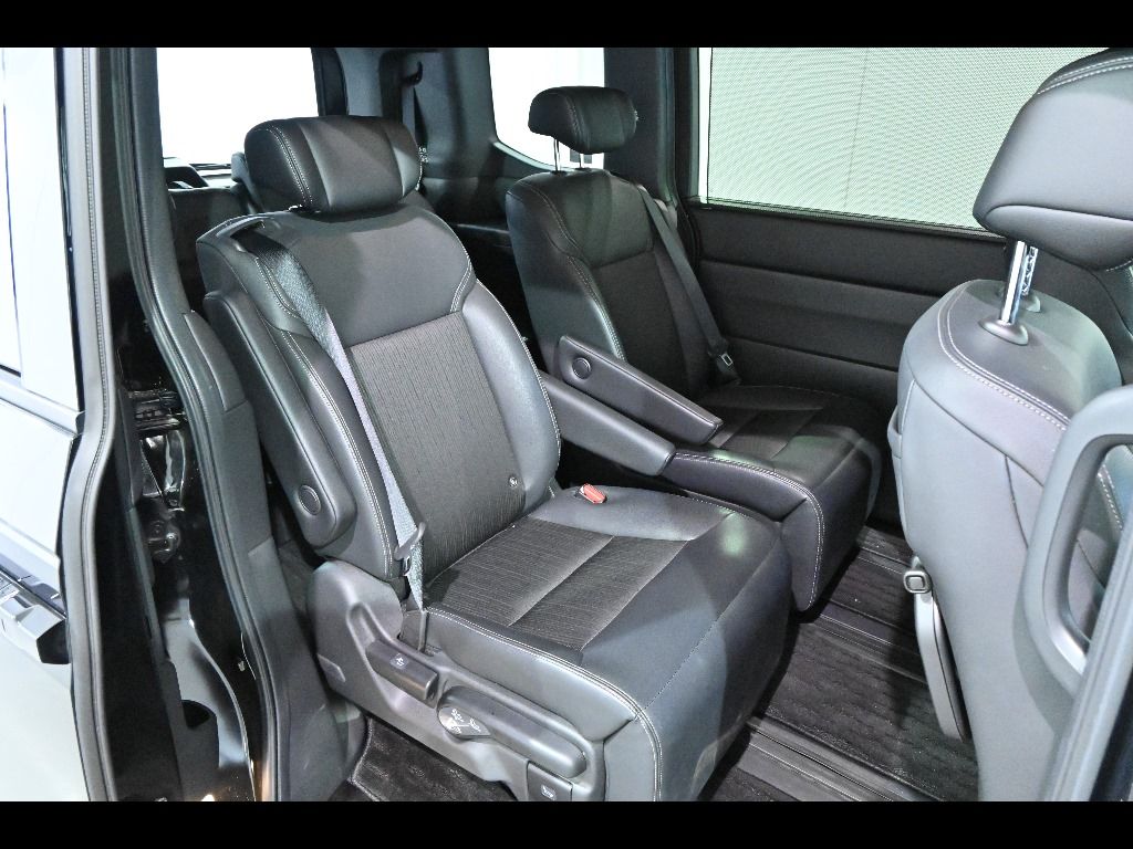 2023 Honda Stepwgn 4WD 7 people auction photo 7