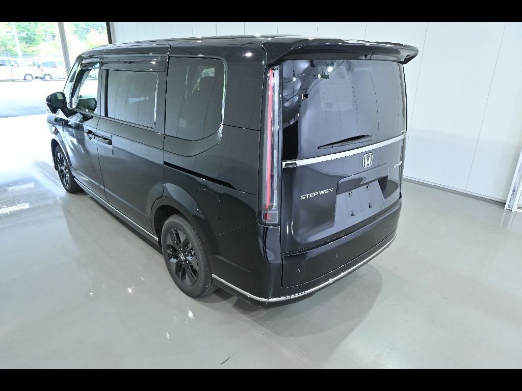 2023 Honda Stepwgn 4WD 7 people auction photo 5