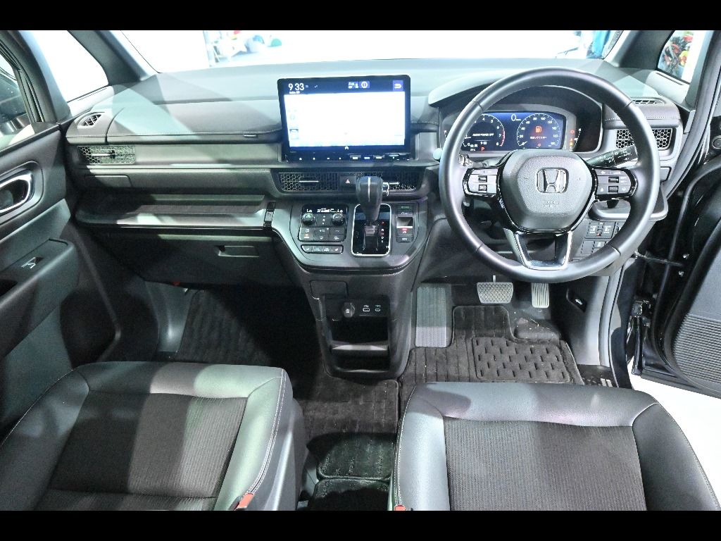 2023 Honda Stepwgn 4WD 7 people auction photo 3