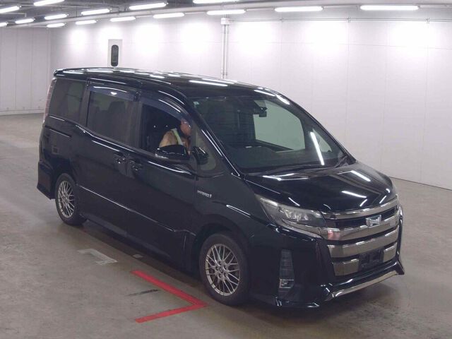 2017 Toyota Noah HV SI Japan auction vehicle