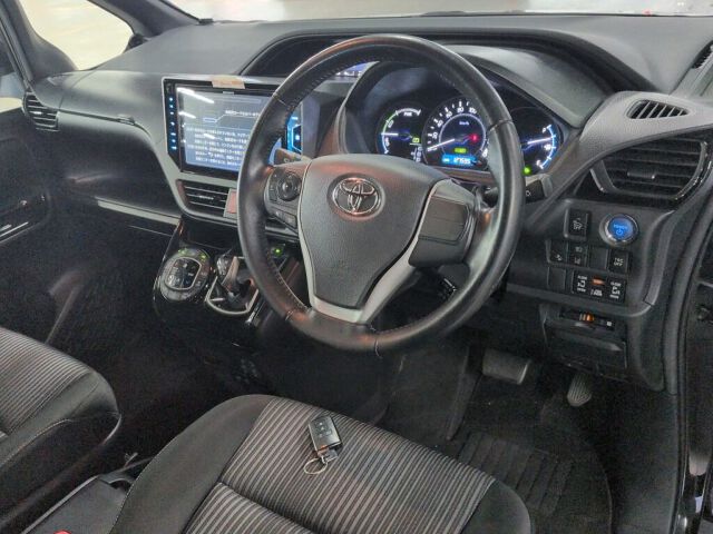 2017 Toyota Noah HV SI auction photo 3
