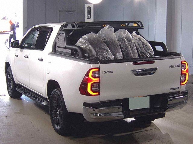 2023 Toyota Hilux Z 4WD auction photo 2