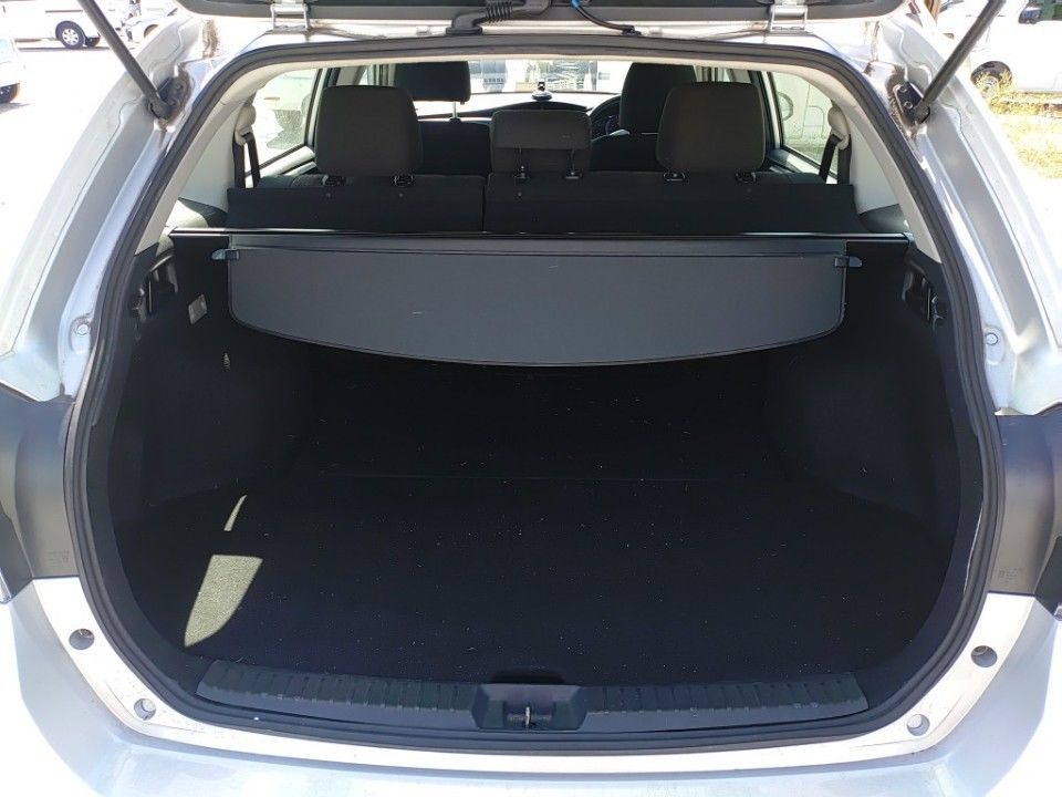 2017 Toyota Corolla Fielder auction photo 8