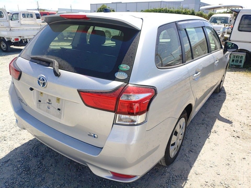 2017 Toyota Corolla Fielder auction photo 2
