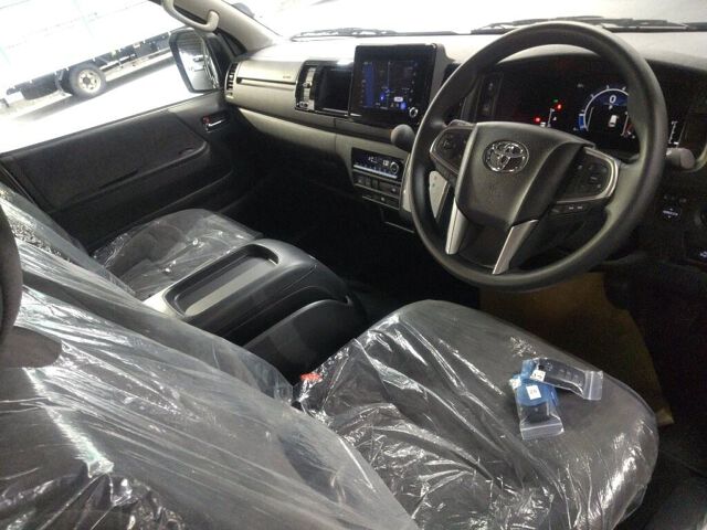 2026 Toyota Hiace グランドキャビン auction photo 3