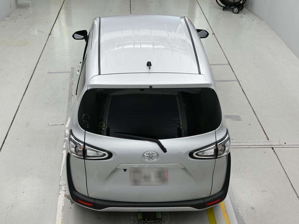 2022 Toyota Sienta X 4WD auction photo 8