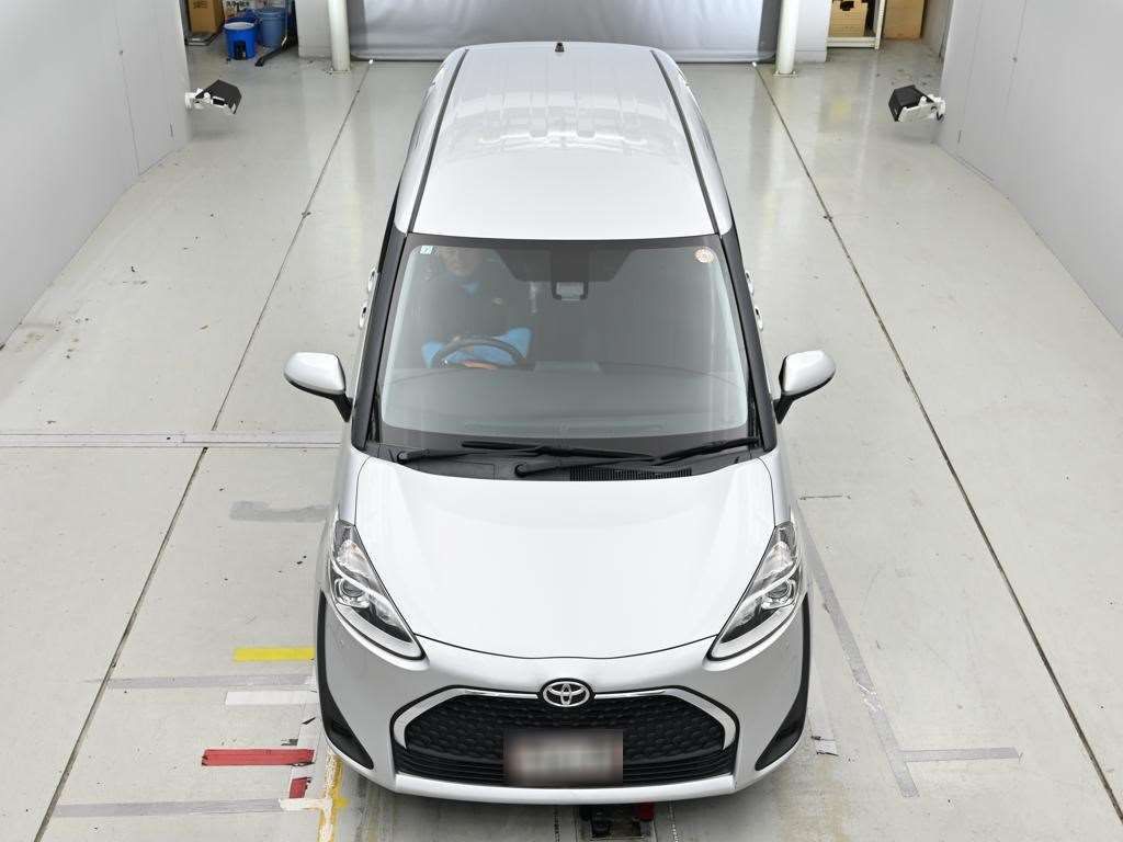 2022 Toyota Sienta X 4WD auction photo 7