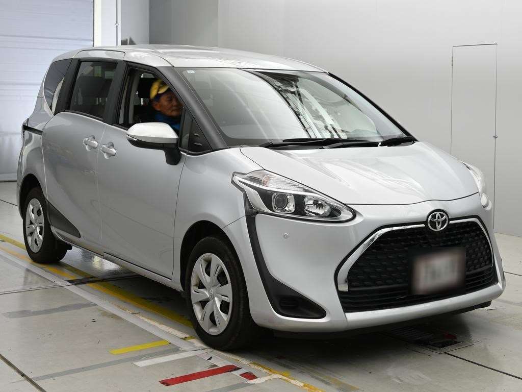 2022 Toyota Sienta X 4WD auction photo 5