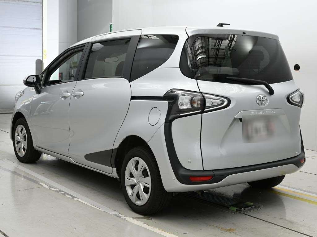 2022 Toyota Sienta X 4WD auction photo 6
