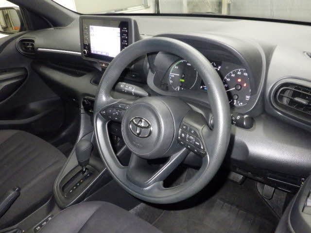 2021 Toyota Yaris Hybrid X auction photo 3