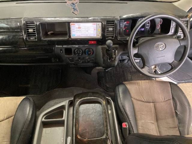 2005 Toyota Hiace グランドキャビン auction photo 2