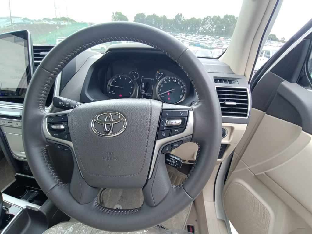 2022 Toyota Land Cruiser Prado TX L Package 4WD auction photo 9