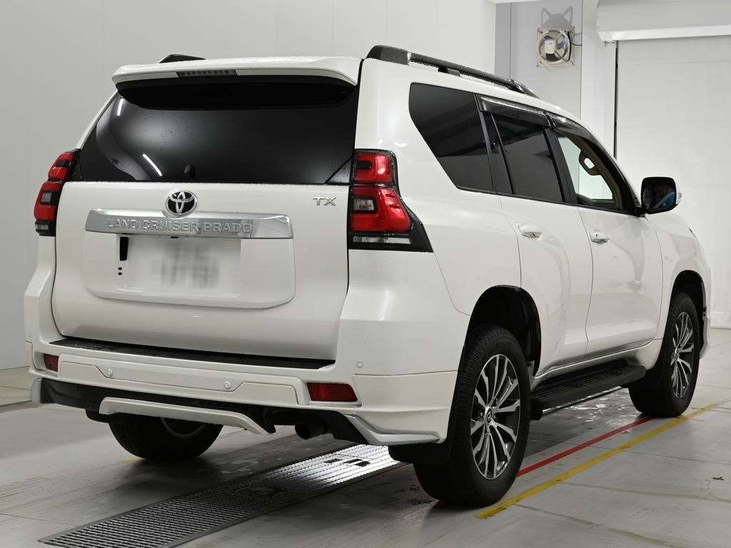 2022 Toyota Land Cruiser Prado TX L Package 4WD auction photo 2