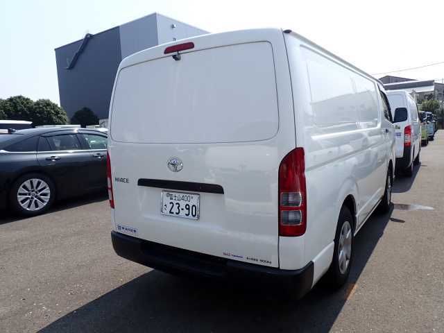 2021 Toyota Hiace DX 4WD auction photo 2