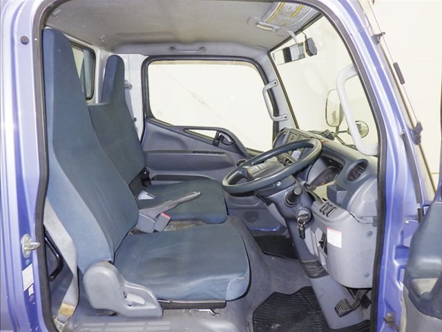 2015 Mitsubishi Fuso Canter Flatbed auction photo 5