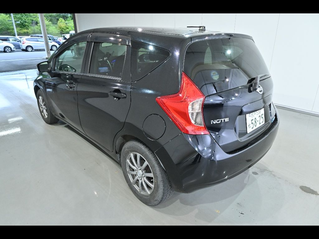 2015 Nissan ノート HB X DIG-S Vセレクション+セーフティ auction photo 5