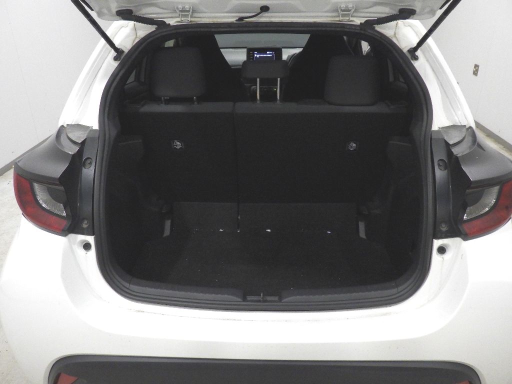 2023 Toyota ヤリス 5HB X auction photo 8