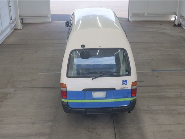 2002 Toyota Hiace 4WD Welcab auction photo 3