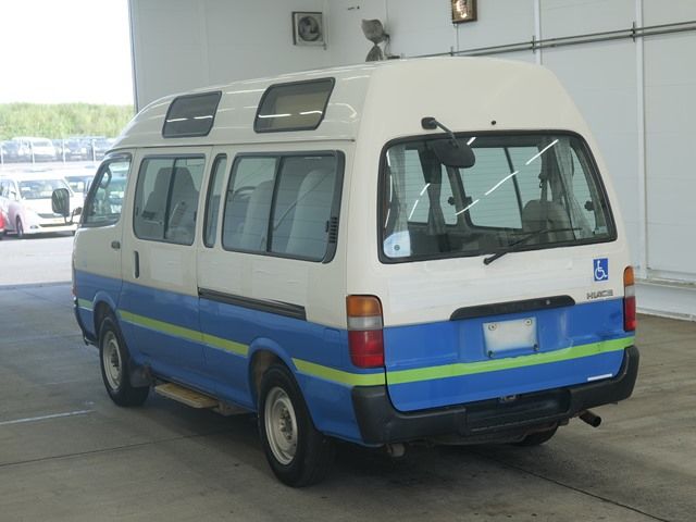 2002 Toyota Hiace 4WD Welcab auction photo 2
