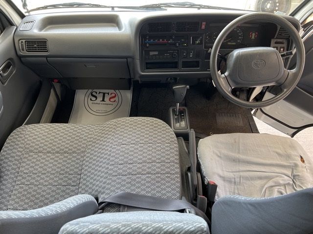2002 Toyota Hiace 4WD Welcab auction photo 5