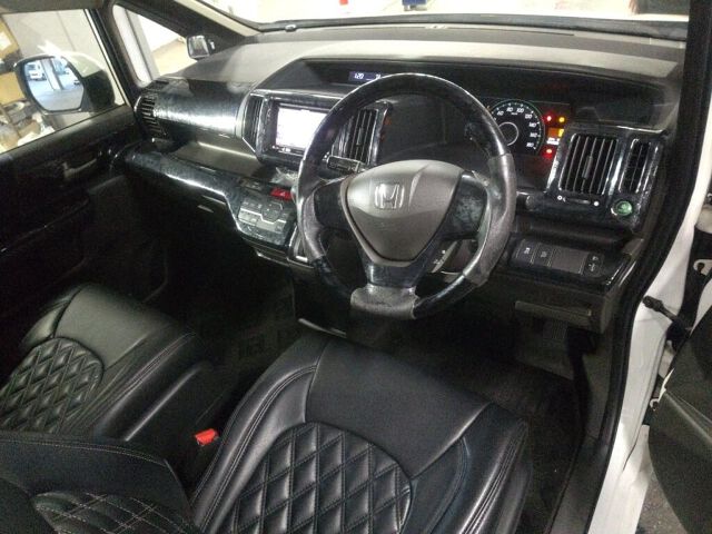 2012 Honda Stepwgn G auction photo 3