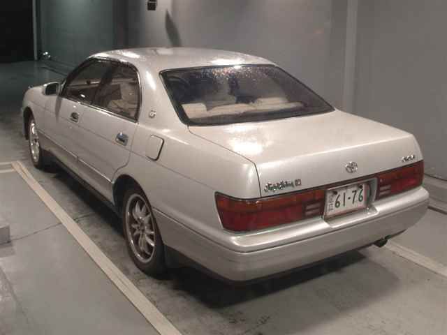 1995 Toyota Crown ロイヤルサルーンG auction photo 2