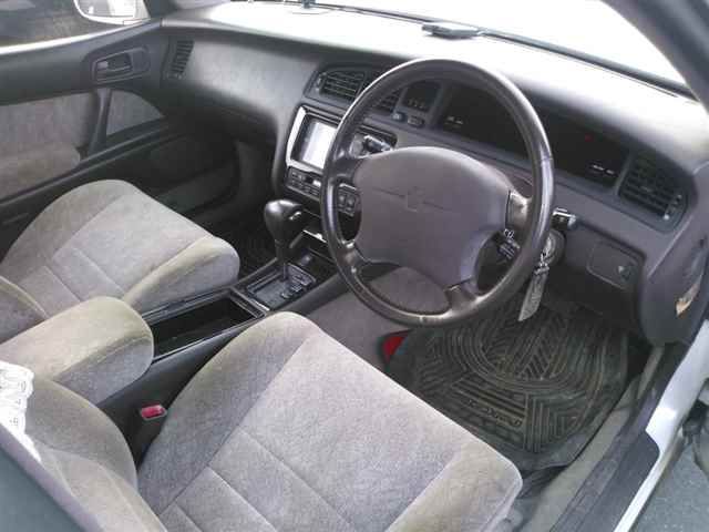 1995 Toyota Crown ロイヤルサルーンG auction photo 3