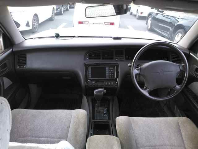 1995 Toyota Crown ロイヤルサルーンG auction photo 8