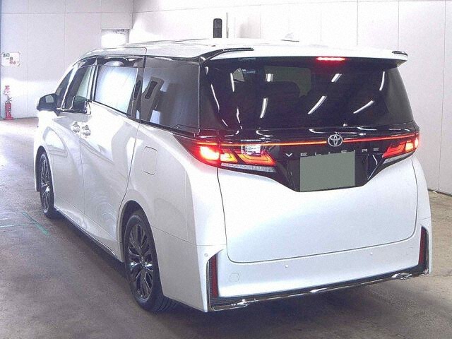 2025 Toyota Vellfire Z Premier auction photo 2