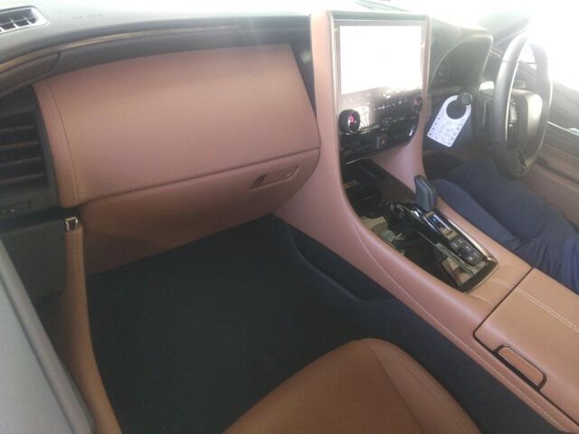 2025 Toyota Vellfire Z Premier auction photo 3