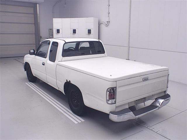 2003 Toyota Hilux Sports Pickup Extra auction photo 2