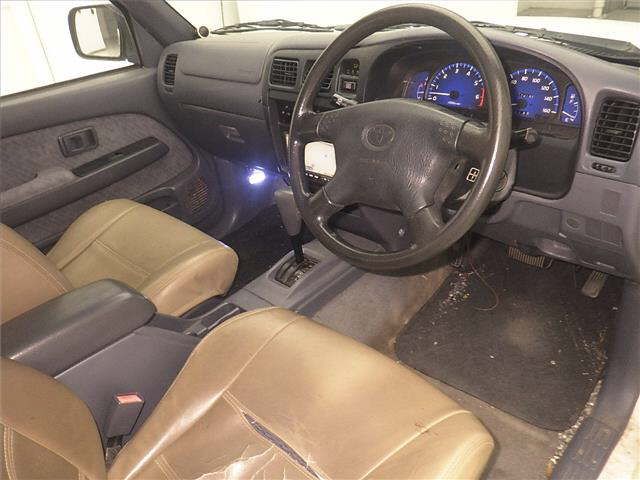 2003 Toyota Hilux Sports Pickup Extra auction photo 3